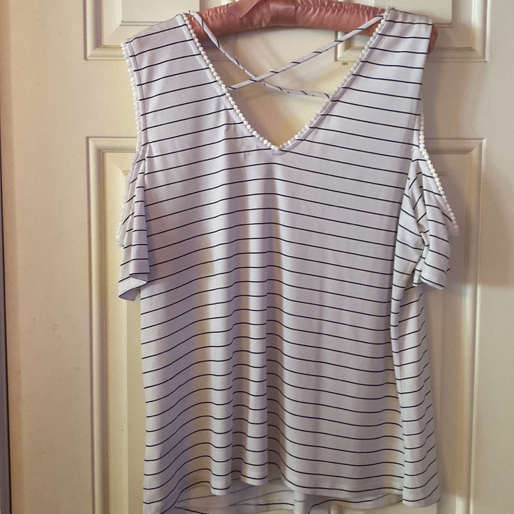 Maison Jules XL peekaboo shoulder top